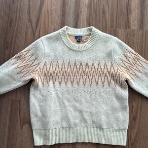 Patagonia women’s sweater size M. Only worn twice!